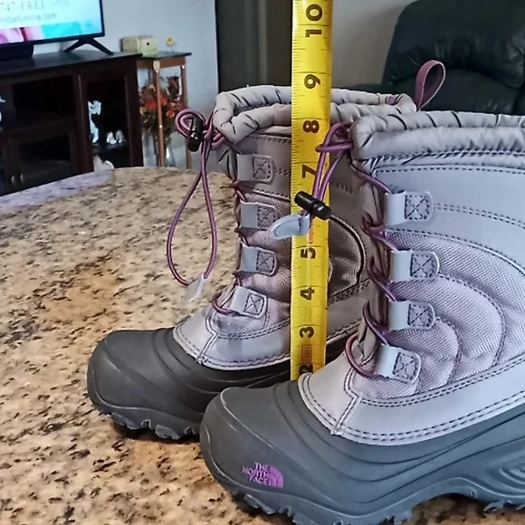 The North Face Girls Alpenglow IV Lace Insulated Waterproof Winter Boots. Size 1 - Picture 12 of 15